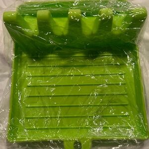 NWT Vibrant Green Silicone Utensil Drip Holder with Rest Pad
